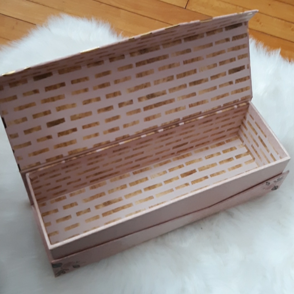 Magnetic Cover Art/Makeup Box - Picture 2 of 3